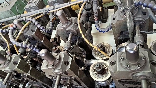 想要液冷中心系統(tǒng)穩(wěn)定運行，不銹鋼焊管起了什么作用